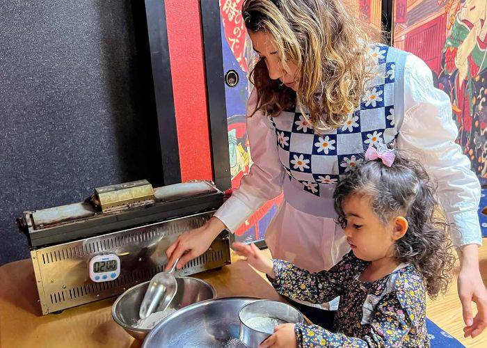 A mother and daughter making taiyaki together in this cooking class.